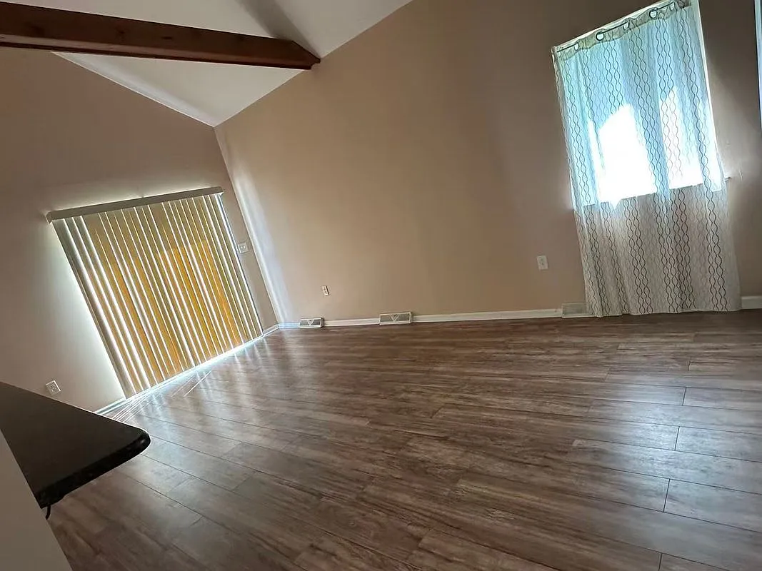 4 bed, 2.0 bath, 2025 sqft, $2,700 — Photo 3