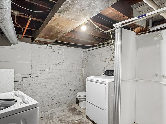 20th image of 2814 E Walnut St
