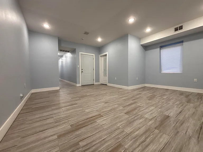 251 Manhattan Ave #1 — Photo 18