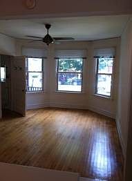 2nd image of 1425 W Melrose St #2