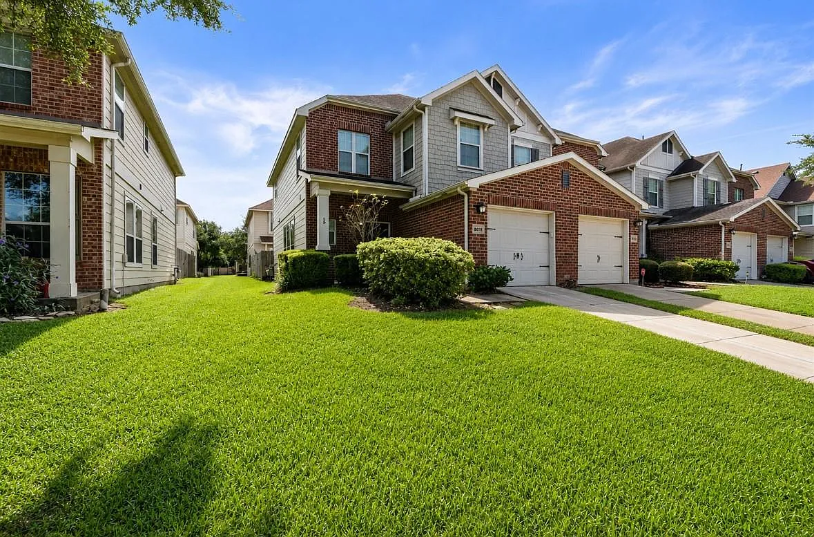 3 bed, 2.5 bath, 1624 sqft, $1,850 — Photo 1