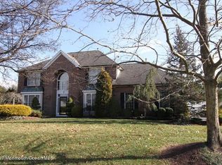 7 Horse Shoe Ln, Freehold, NJ 07728