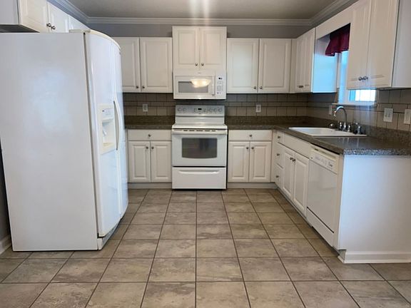 2nd image of 636 Potomac Pl