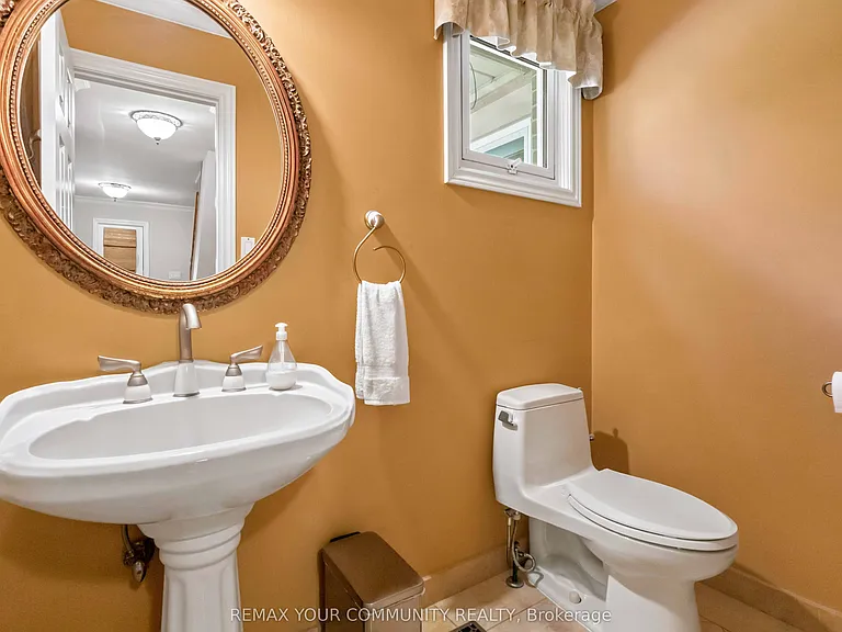 869 Boronia Cres — Photo 15