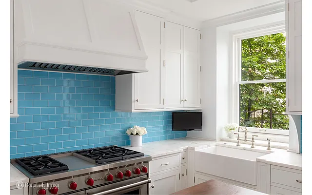 Sold by Douglas Elliman | media 15