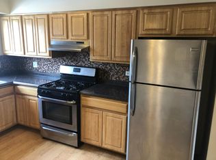 10395 Dearlove Rd APT B1, Glenview, IL 60025