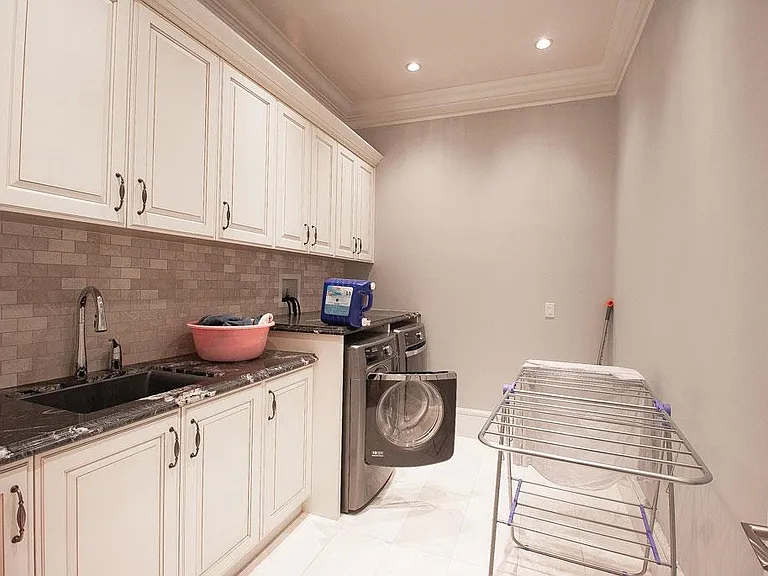 67XX Yew St — Photo 2