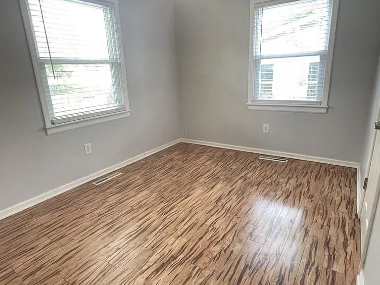 4705 Oak Grove Rd — Photo 6
