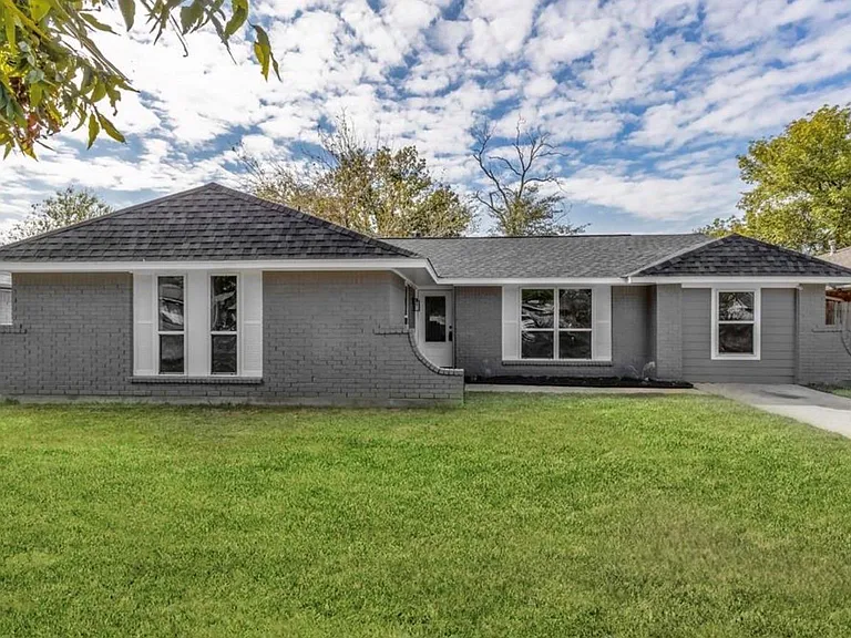 9807 Jaywood Dr — Photo 1
