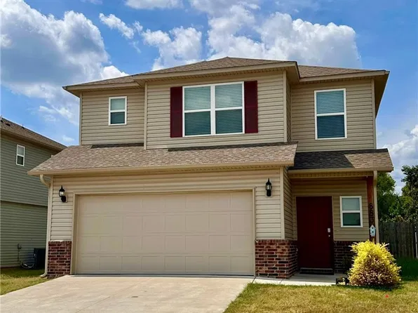 883 E Sparrow Cir, Fayetteville, AR 72701