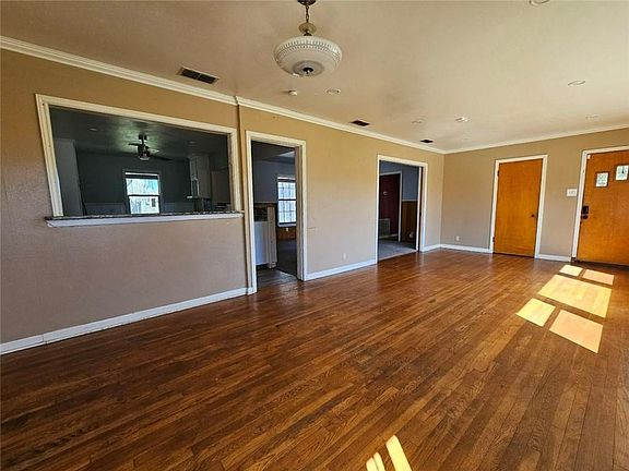 3rd image of 614 W Alice Ave