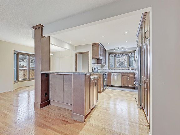 2nd image of 44 S Granlea Pl SW