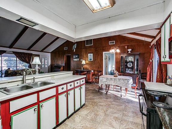 4th image of 3710 Lakeview Dr