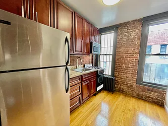 Rented by R New York