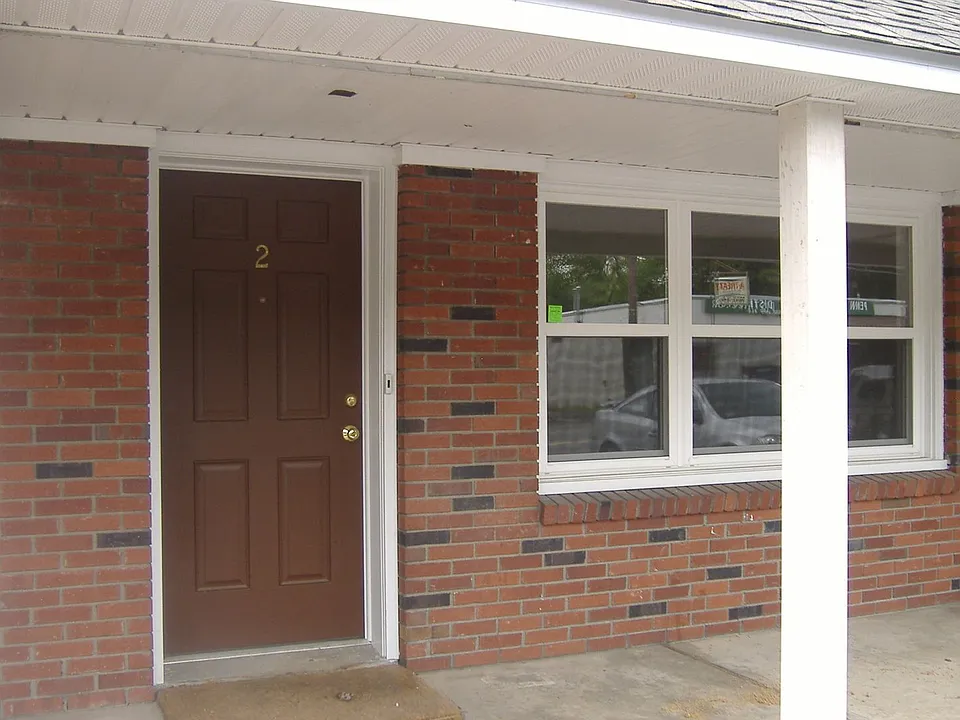 2000 W Main St