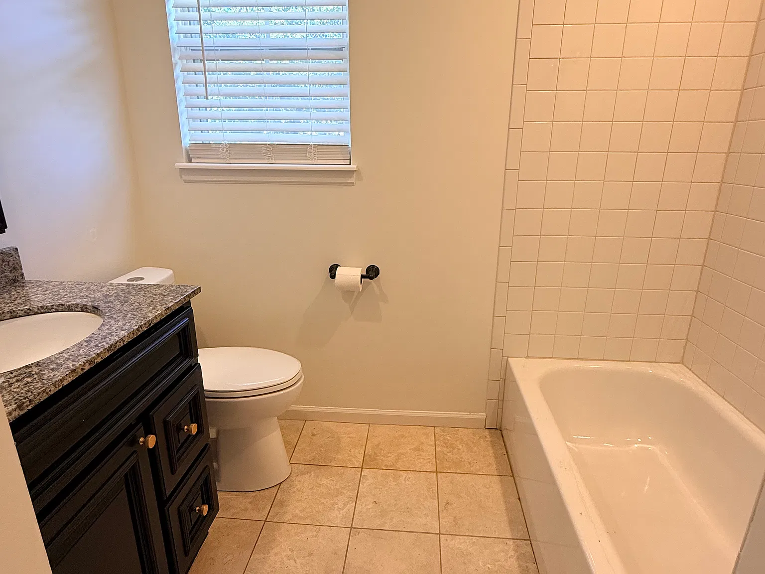 233 NE Bayview Dr — Photo 3
