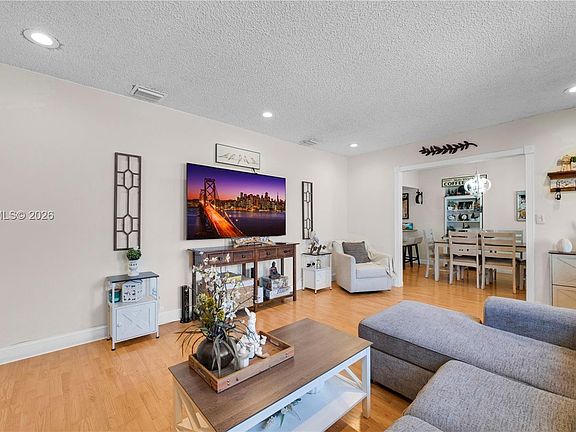 5th image of 360 W 55th St