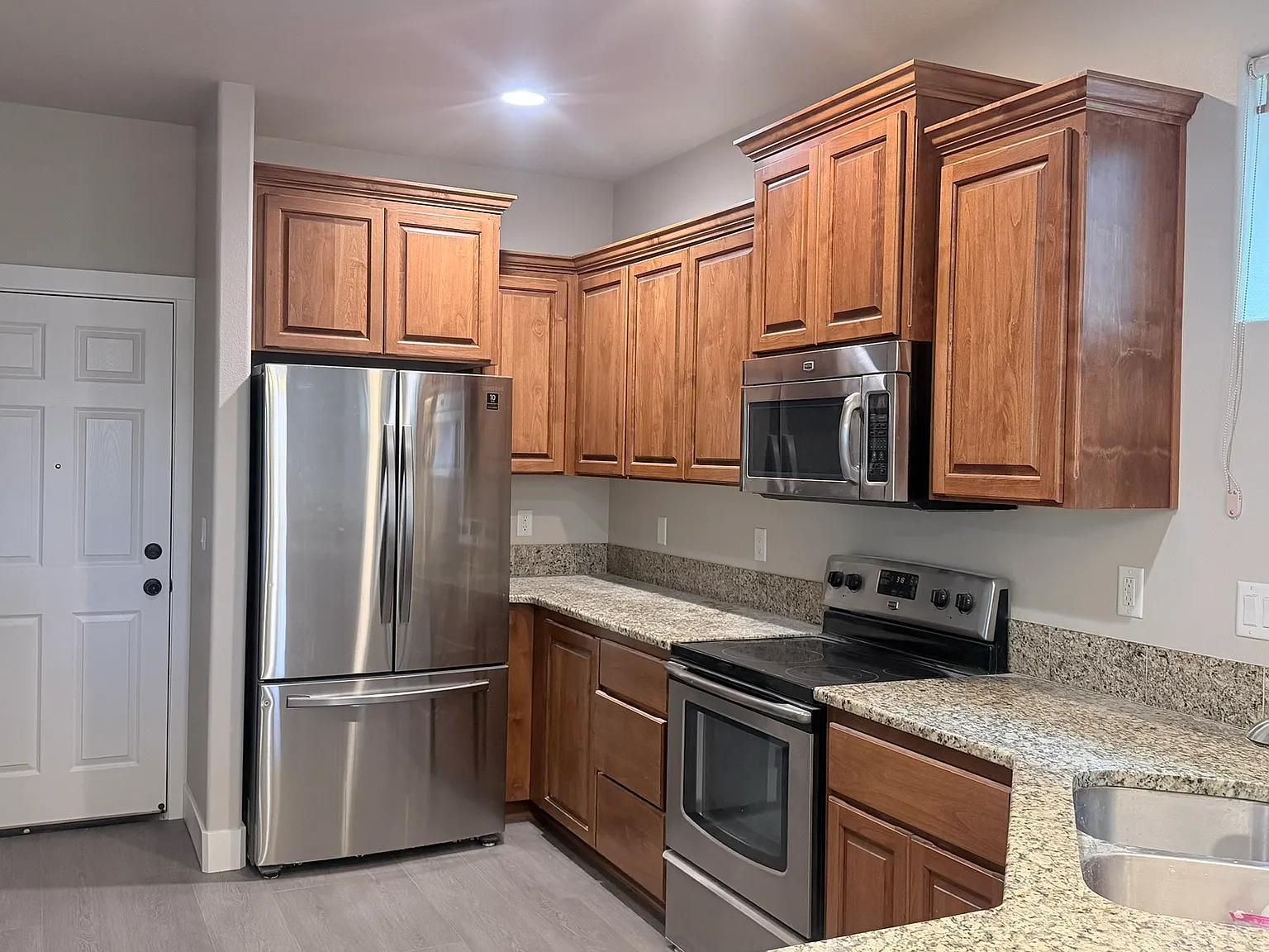 209 SE 197th Pl — Photo 4