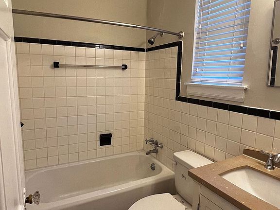5th image of 1108 W Friendly Ave