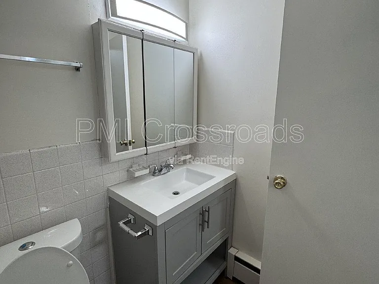 2323 Newton St #4 — Photo 6