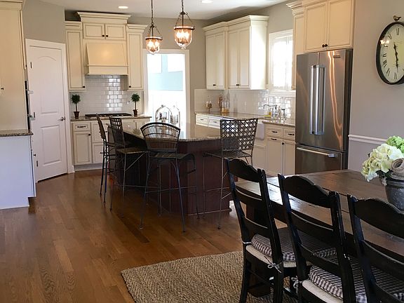 3rd image of 8067 Cliffrose Ct