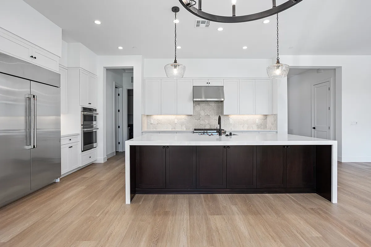 6 bed, 3519 sqft, $8,300 — Photo 4