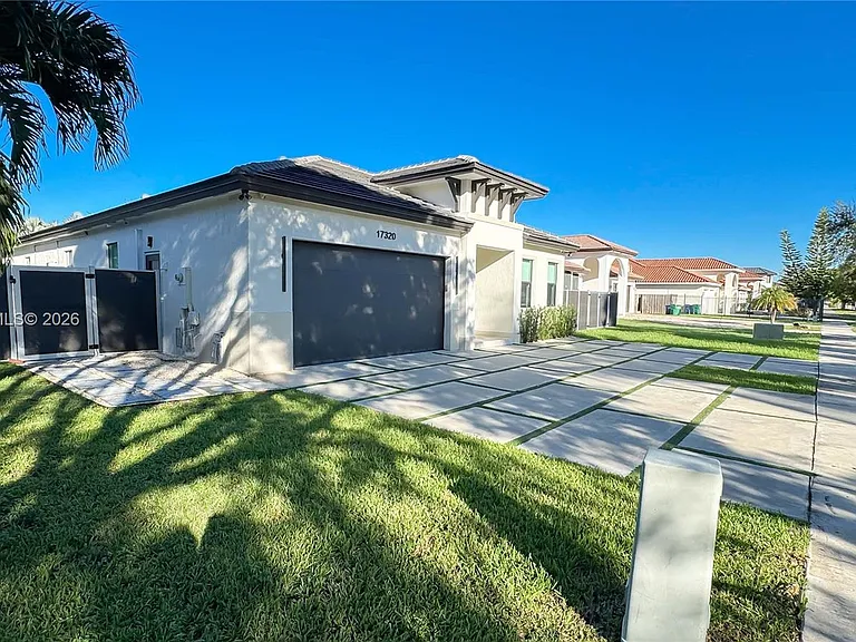 17320 SW 92nd Ct — Photo 2