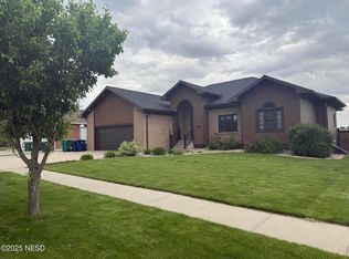 1320 22nd St NE, Watertown, SD 57201