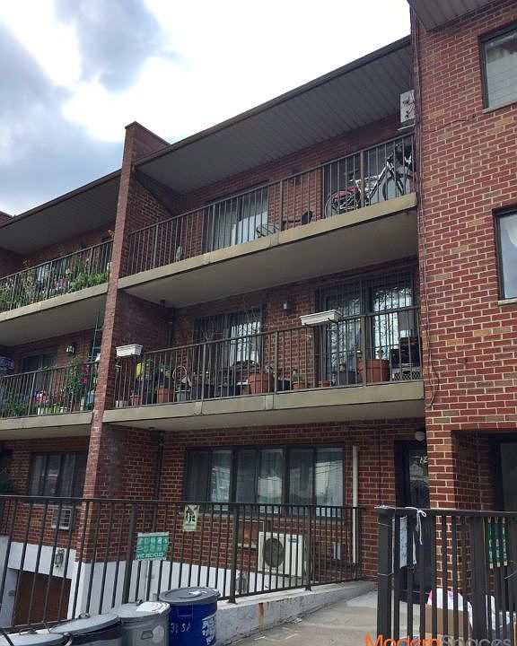 1st image of 2412 31st St APT 3R