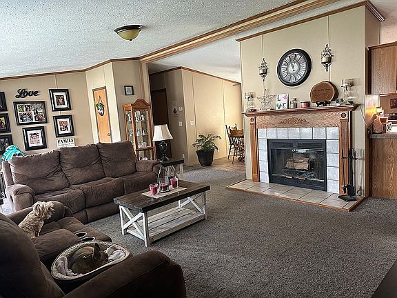 3rd image of 689 N Gallery Dr