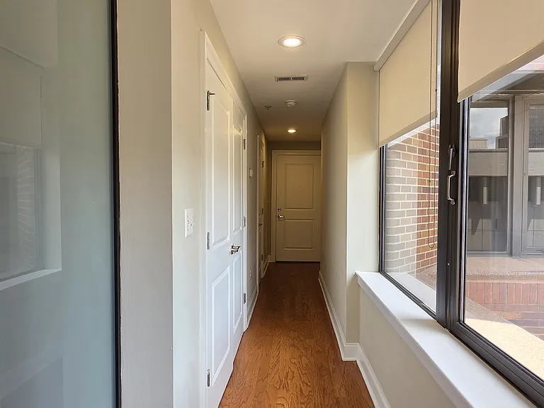 125 N 4th St #401 — Photo 8