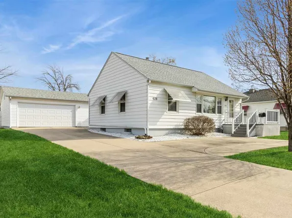 638 36th St NE, Cedar Rapids, IA 52402