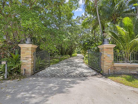 3rd image of 6001 Le Lac Road