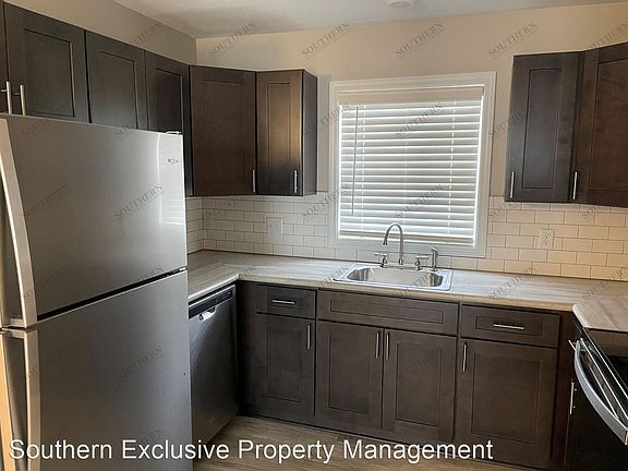 3rd image of 550 Winfield Dr #2