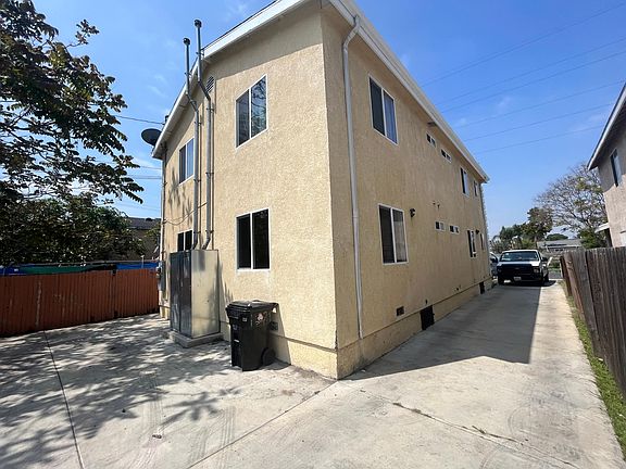 4th image of 11026 Stanford Ave #11026