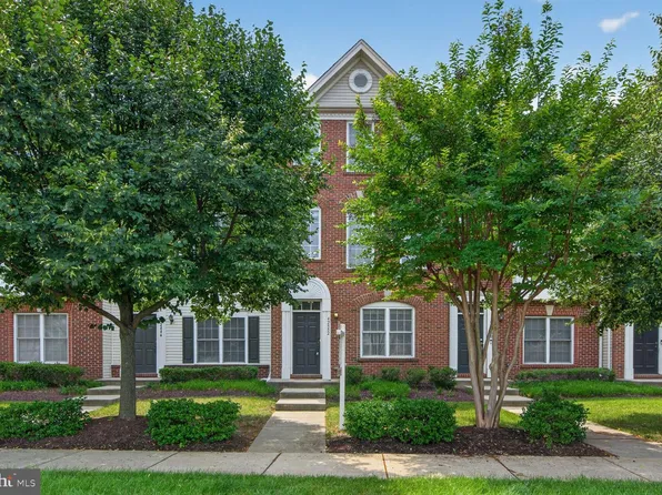 42882 Conrad Ter, Chantilly, VA 20152