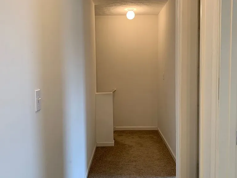 20 Station Ln NE — Photo 4
