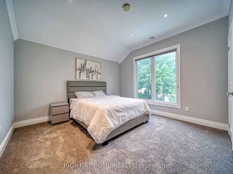 44 Royal Henley Blvd — Photo 32