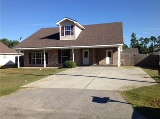 220 Dogwood St, Waveland, MS 39576