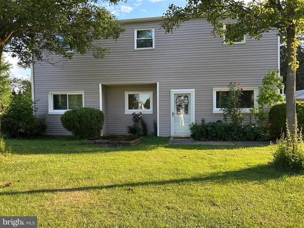 110 W Bristol Rd, Ivyland, PA 18974