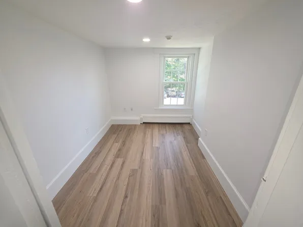 8 Hollis St, Groton, MA