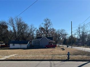 122-124 N Spring St, Nevada, MO 64772