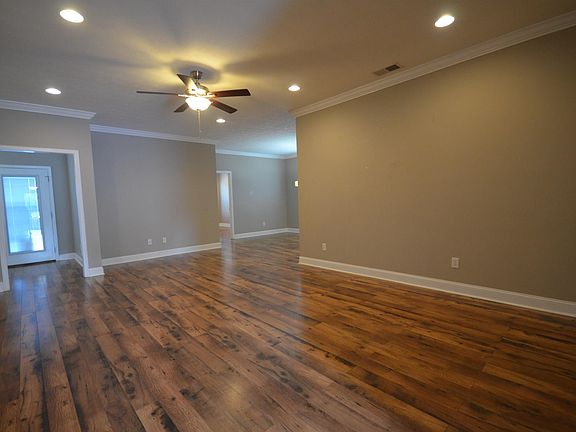 5th image of 2920 Phelan Cir SE