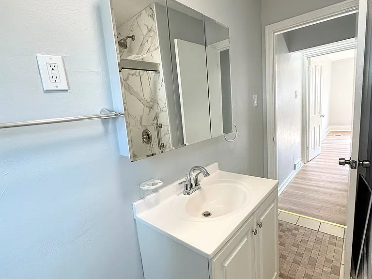 207 Mary St — Photo 16