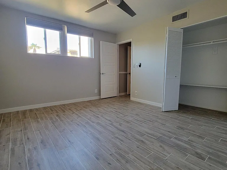 1542 E Solano Dr — Photo 47