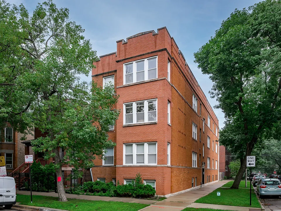 3720 W Altgeld St #2E