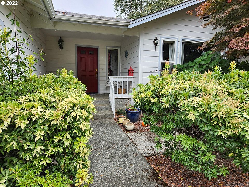 1st image of 830 Crestwood Pl