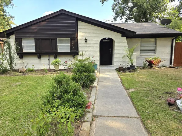 3748 Pin Oak Dr, Conroe, TX 77301