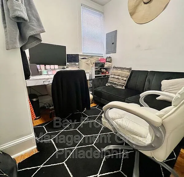 5411 W Berks St #1 — Photo 15