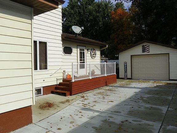 3rd image of 130 Western Ave S